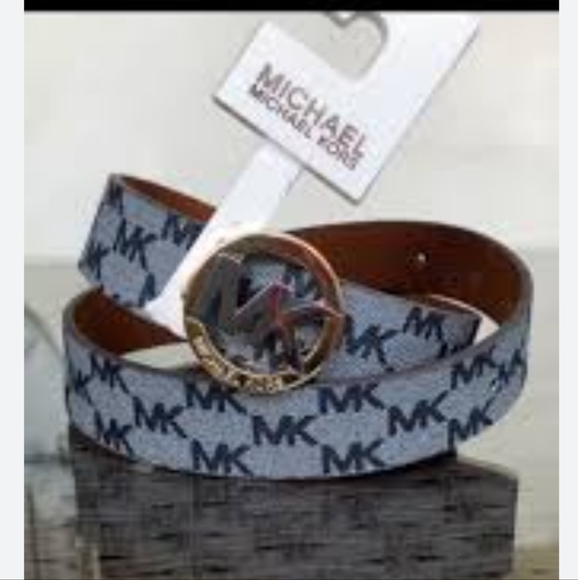 @Michael kors ladies small size belt